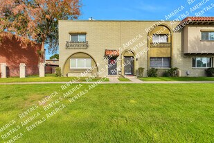 2964 E Clarendon Ave in Phoenix, AZ - Building Photo