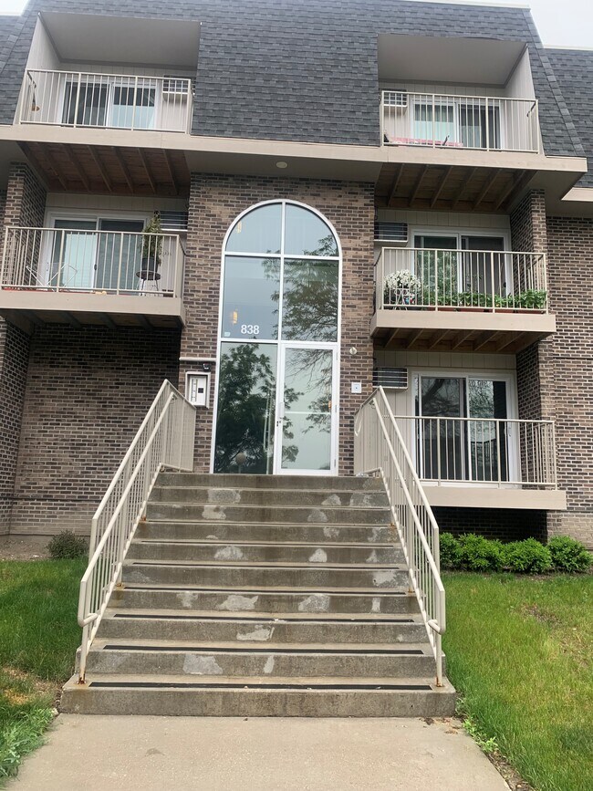 838 McIntosh Ct Rentals in Prospect Heights, IL