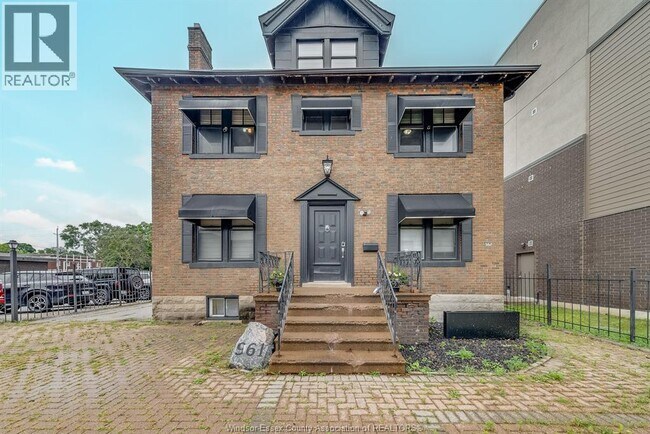 961 Ouellette Ave in Windsor, ON - Building Photo - Building Photo