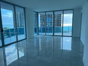 17550 Collins Ave, Unit 70 in Sunny Isles Beach, FL - Building Photo - Building Photo