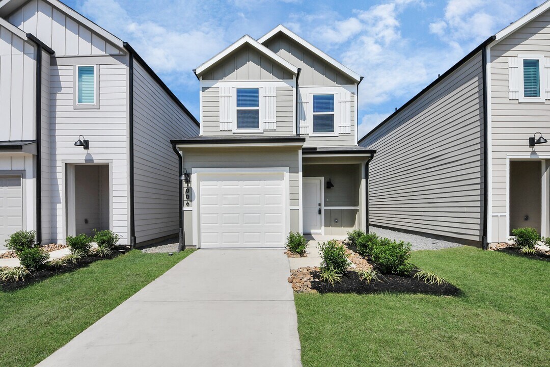 1006 Moon Drop Ln in Houston, TX - Building Photo