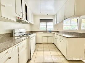 4033 Sunset Blvd in Los Angeles, CA - Building Photo