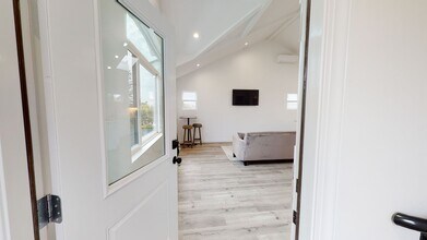 354 E Ave, Unit MARKETING in Coronado, CA - Building Photo - Building Photo