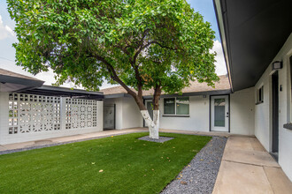 Charter Oaks Apartments in Phoenix, AZ - Building Photo - Building Photo