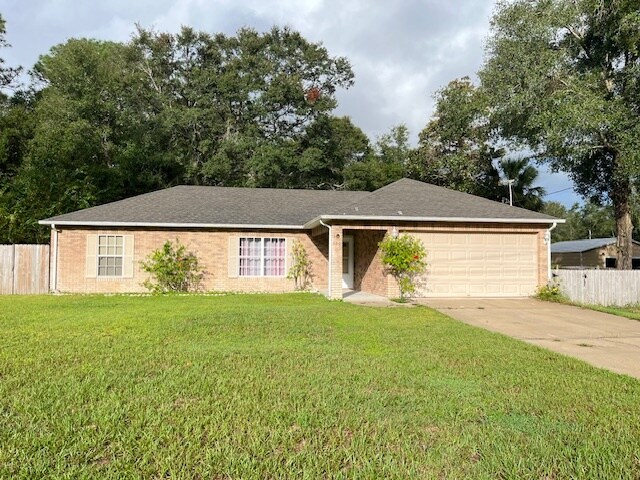 200 Catalonia Ave in De Leon Springs, FL - Building Photo