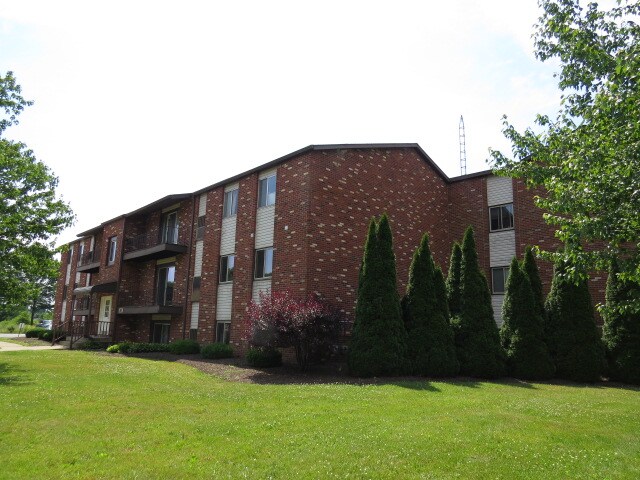 5980 Margie Cir SW in Navarre, OH - Building Photo - Building Photo