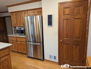 8861 Greenhill Ln in Greendale, WI - Building Photo - Building Photo