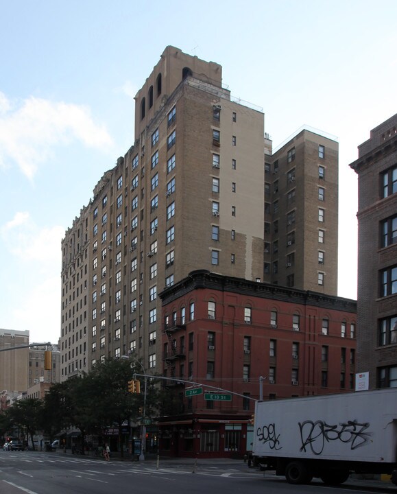 166 Second Ave in New York, NY - Foto de edificio