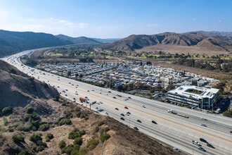 Green River Village in Corona, CA - Foto de edificio - Building Photo