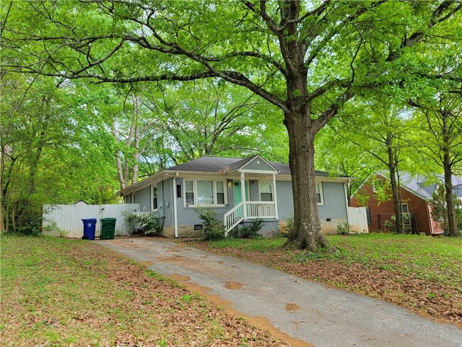 property at 1870 Iona Dr SE