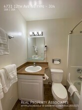 4731 12th Ave NE in Seattle, WA - Foto de edificio - Building Photo