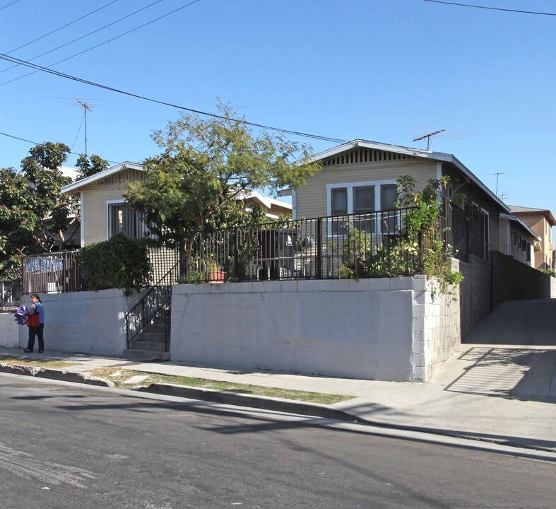 716-718 1/2 N Bunker Hill Ave in Los Angeles, CA - Foto de edificio