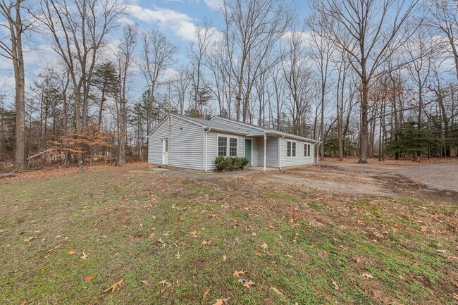 11126 Pine Hill Rd in King George, VA - Building Photo - Building Photo