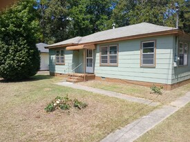 100 Willow Ave in Warner Robins, GA - Building Photo