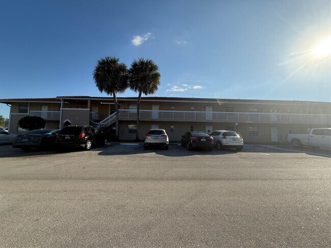 9930 Twin Lakes Dr in Coral Springs, FL - Building Photo - Building Photo