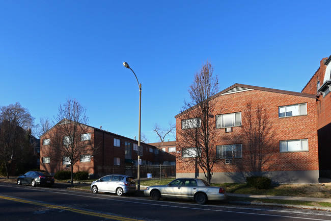 Reservoir Square Apartments in St. Louis, MO - Building Photo - Building Photo