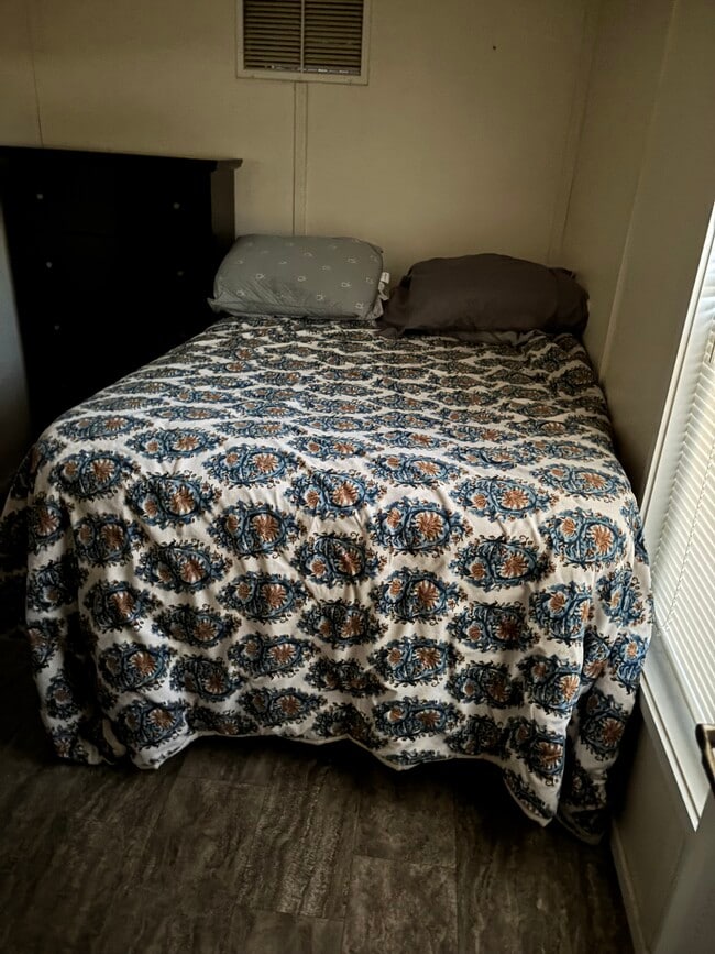 39600 Knob Hill Rd in Big Bear, CA - Foto de edificio - Building Photo