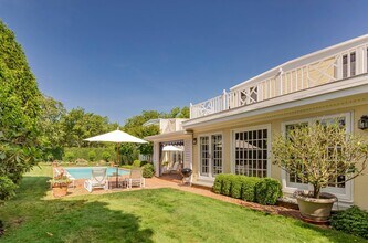2 Fairlea Rd in Southampton, NY - Building Photo - Building Photo