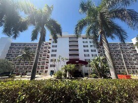 3660 NE 166th St in North Miami Beach, FL - Building Photo