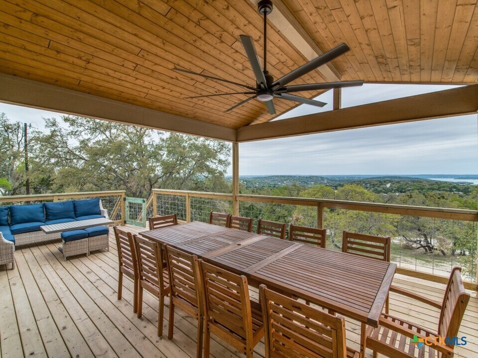 268 White Oak Dr in Canyon Lake, TX - Building Photo