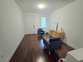 11412 NW 74th Ter in Medley, FL - Foto de edificio - Building Photo