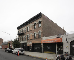 13-15 Thames St in Brooklyn, NY - Building Photo
