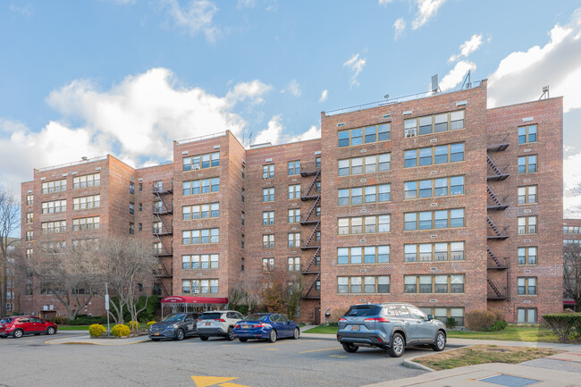 Kennedy Street Quad in Bayside, NY - Foto de edificio - Building Photo