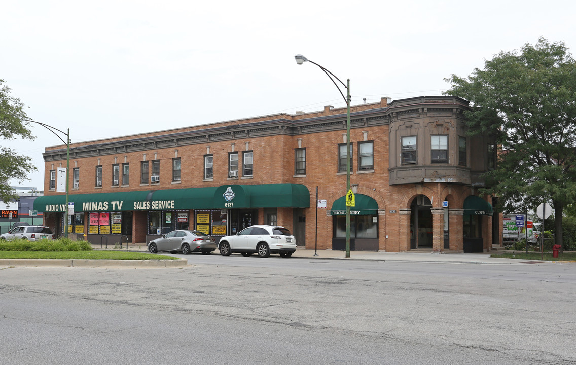 6133-6137 N Clark St in Chicago, IL - Building Photo