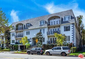 11745 Montana Ave in Los Angeles, CA - Building Photo