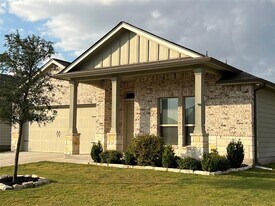 200 Nathaniel Dr in Taylor, TX - Building Photo