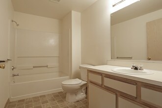 Meadows Apartments in Albany, OR - Building Photo - Interior Photo