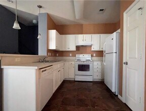 129 Pinter Ct in Virginia Beach, VA - Foto de edificio - Building Photo
