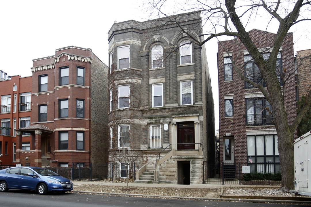 2453 W Walton St in Chicago, IL - Building Photo