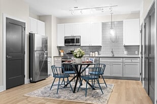 Parkview at Spring Hill Apartments in Akron, OH - Building Photo