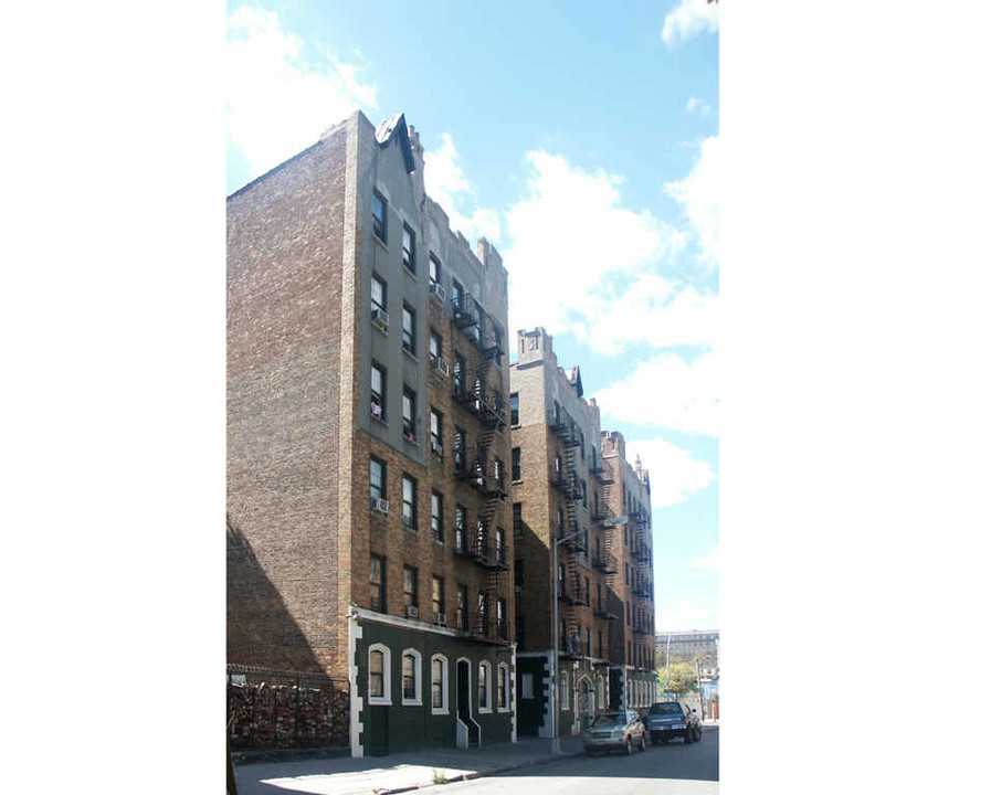 306 E 171st St in Bronx, NY - Foto de edificio