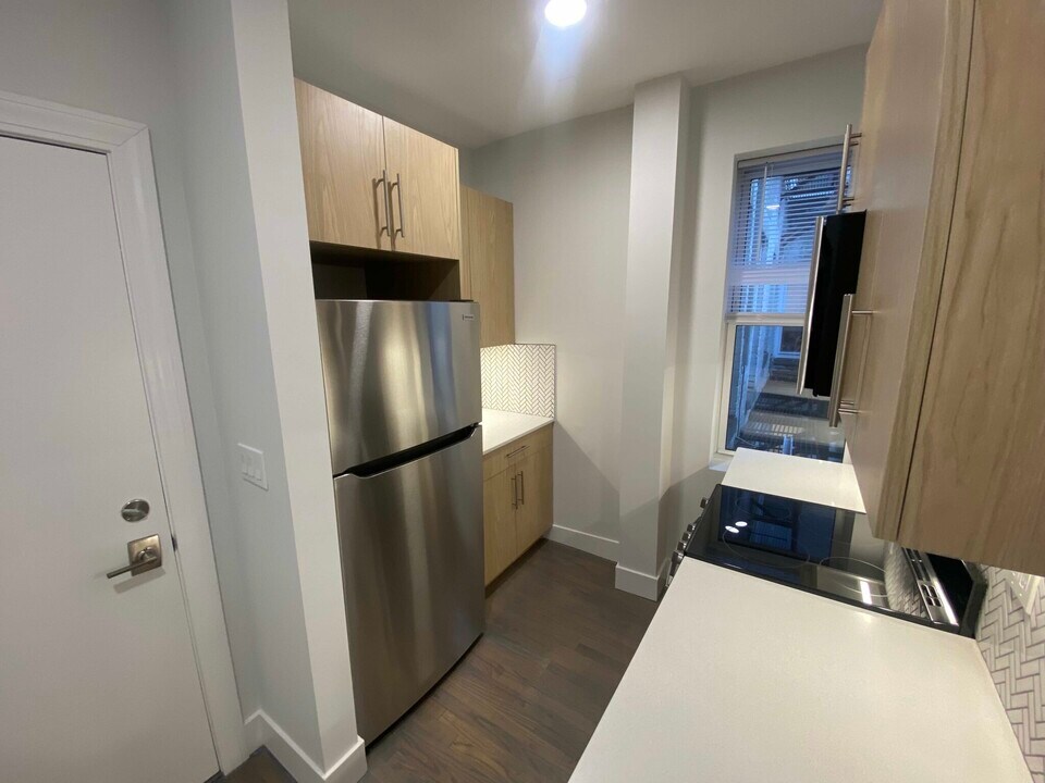 111 Park Dr in Boston, MA - Building Photo