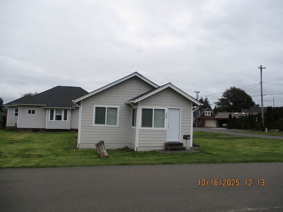 300 N Tilden St in Aberdeen, WA - Building Photo