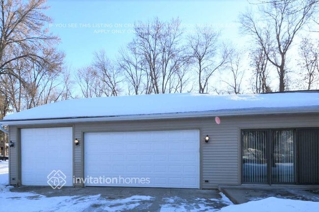 property at 302 Zinnia Ln N