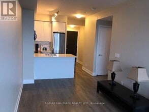 9471 Yonge St in Richmond Hill, ON - Building Photo - Building Photo