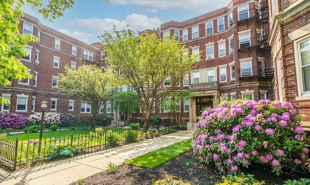 106 Queensberry St in Boston, MA - Building Photo