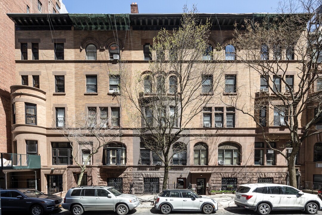 321 W 82nd St in New York, NY - Building Photo