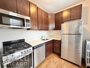 1540 N Kedzie Ave, Unit 2R in Chicago, IL - Building Photo - Building Photo