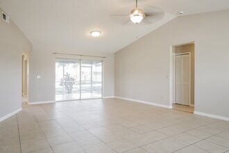914 SW 25th St in Cape Coral, FL - Building Photo - Building Photo