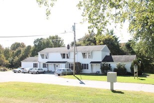 158-164 W Hill Rd in Gardiner, ME - Building Photo