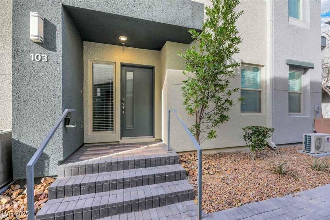 11302 Kraft Mountain Ave in Las Vegas, NV - Building Photo
