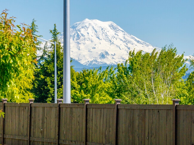 Emerald Pointe Townhomes in Puyallup, WA - Foto de edificio - Building Photo