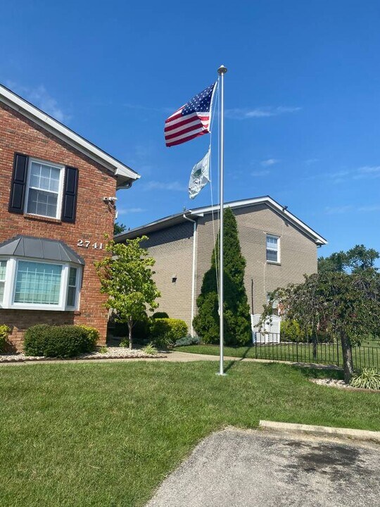 Locust Grove Apartments in New Albany, IN - Building Photo