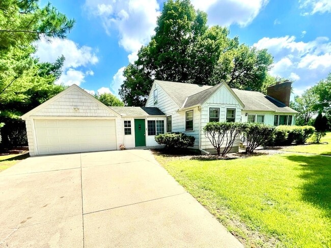 3260 US-61 in White Bear Lake, MN - Building Photo - Building Photo