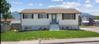 686 Tomahawk Dr, Unit Main Floor in Payson, UT - Building Photo