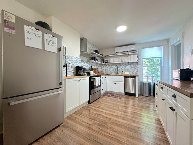 28 Benkard Ave, Unit 2